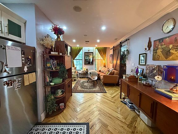 3rd image of 86 Cornelia St #2