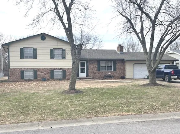 825 E 3rd St, Douglass, KS 67039
