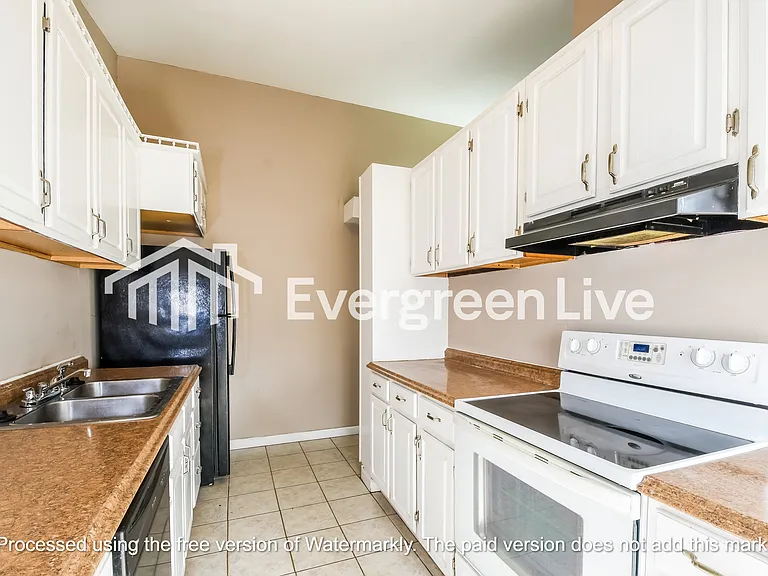 2480 Allen Dr — Photo 9