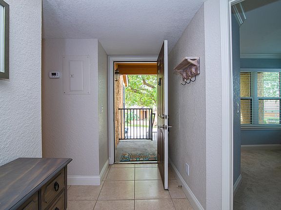 2nd image of 913 Shoreline Cir