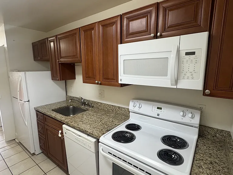 14 E Chase St #201 — Photo 5