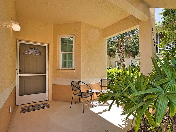 4th image of 302 Casa Del Lago Way