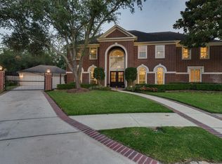 10 Leigh Ct, Sugar Land, TX 77479