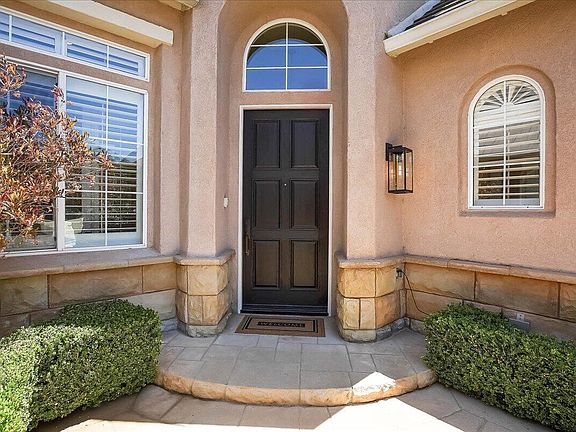 5th image of 276 King Daniel Ln