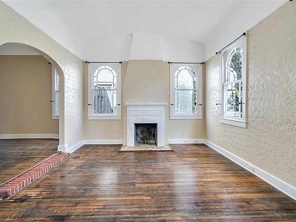 5th image of 82 Versailles Blvd