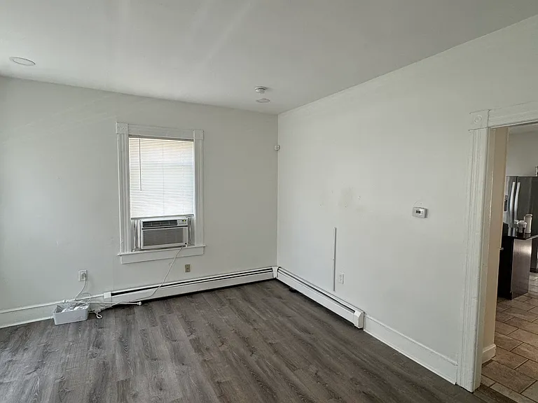 260-262 Douglas Ave #1 — Photo 1