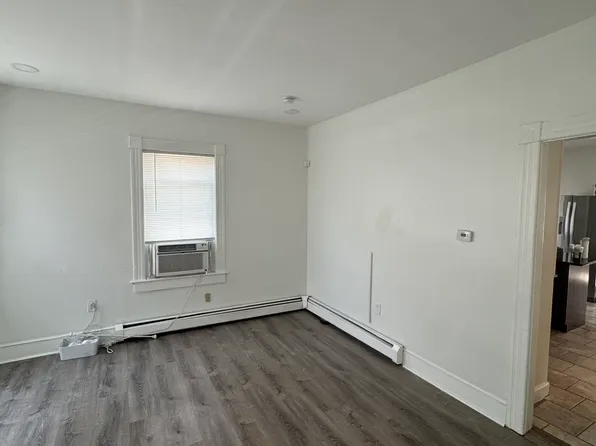 260-262 Douglas Ave, Providence, RI