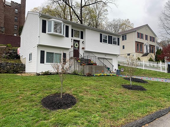 3rd image of 10 Beekman Ave