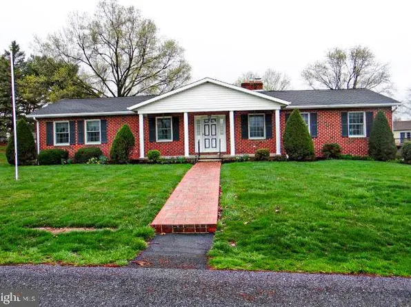 2560 Sardonyx Dr, Chambersburg, PA 17202