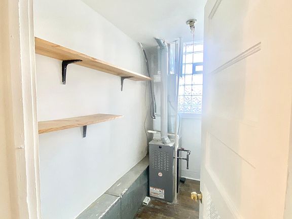 5th image of 2258 S Washtenaw Ave #1R