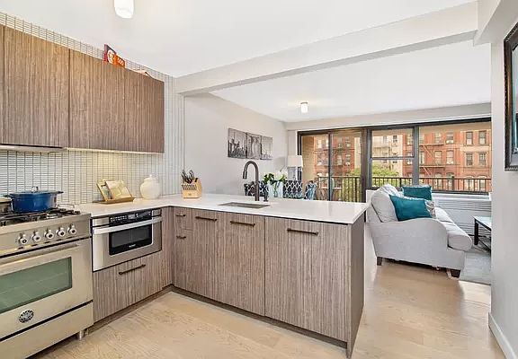 3rd image of 175 W 95th St APT 4D