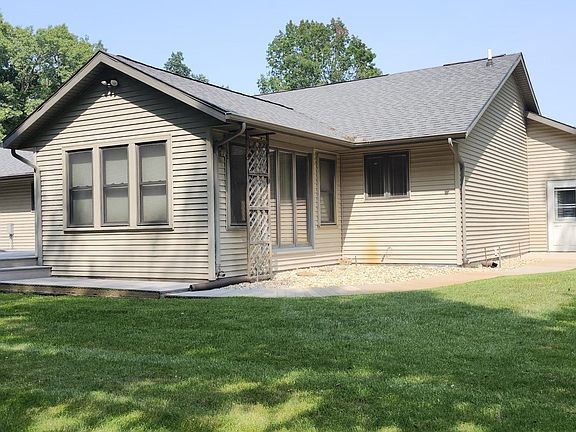 2nd image of 56527 Woodbine Ln