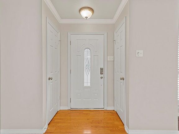 2nd image of 400 Carnation Ct