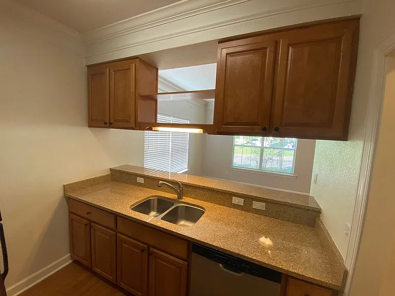 1930 Honolulu Ln — Photo 6