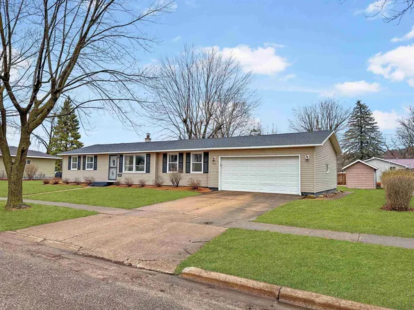 1104 S 12th St, Prairie Du Chien, WI 53821