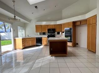 24027 Chatenay Ln, Murrieta, CA 92562