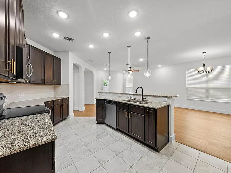 544 Ayinger Ln — Photo 6