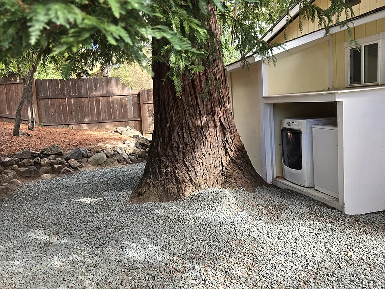 Included in the rent , a washer dryer.
It's better than my new one !