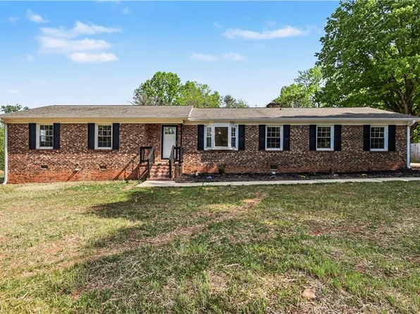 2314 Bonnie Ln, Summerfield, NC 27358
