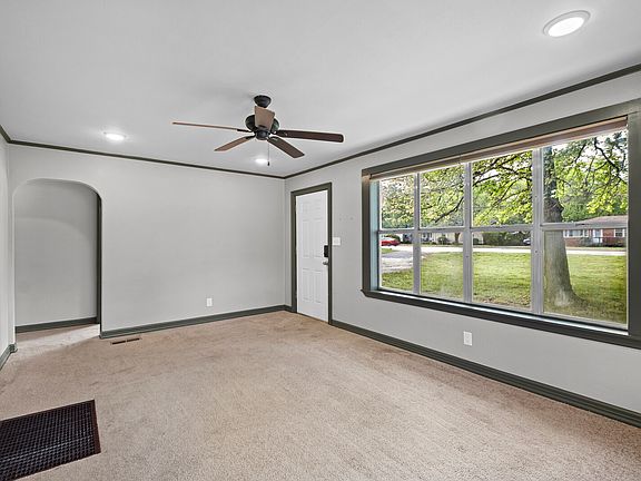 5th image of 2228 W Wedington Dr