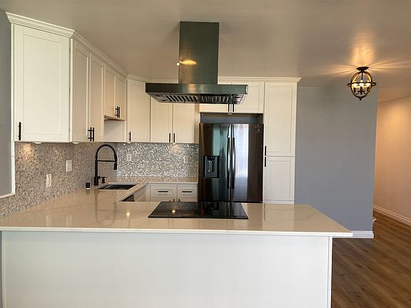 3rd image of 5015 Santa Cruz Ave Unit 103