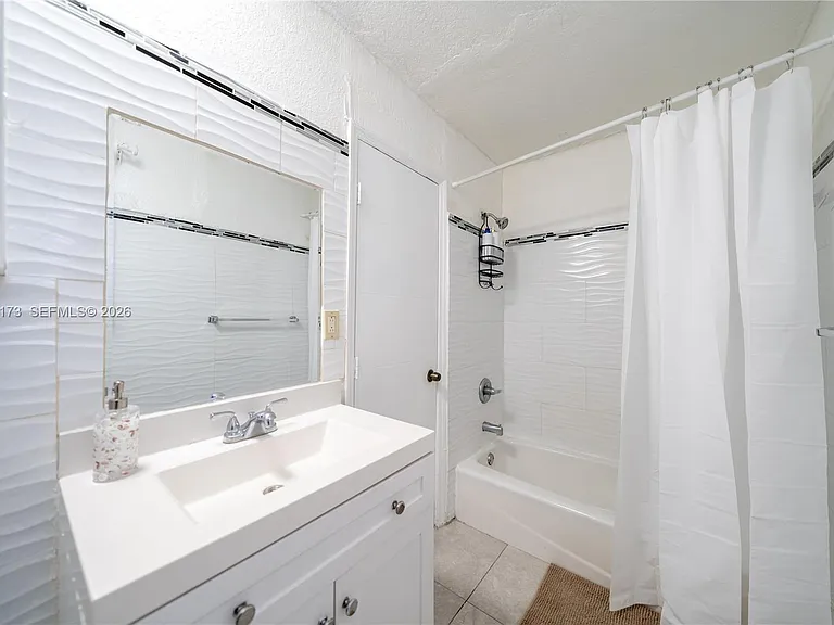 1678 SW 11th St #1 — Photo 11