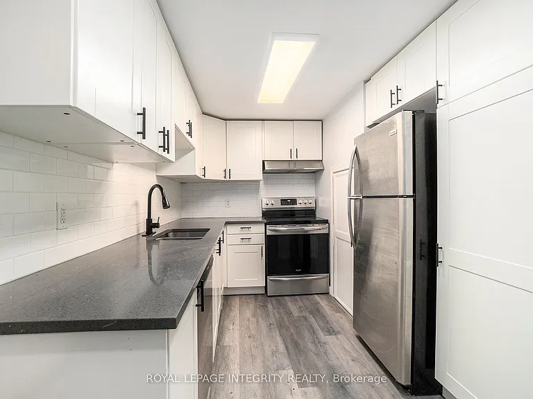 22 Dollard St #B — Photo 5