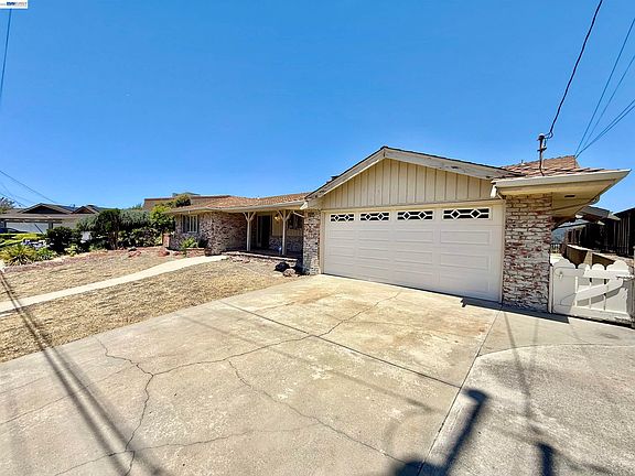 3rd image of 2164 Lakeview Dr