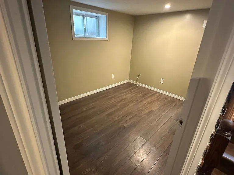 20 Twin Pauls Cres #LOWER — Photo 6