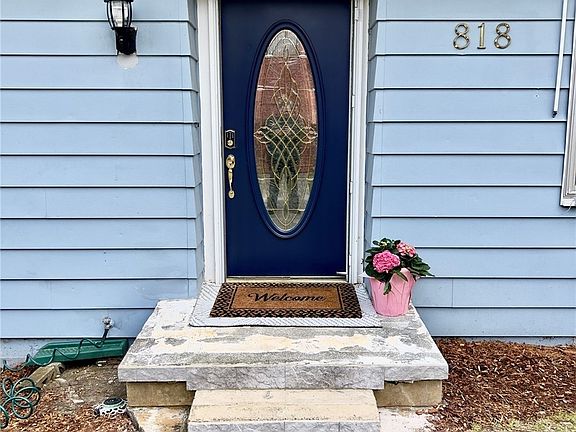 3rd image of 818 Chester Avenue