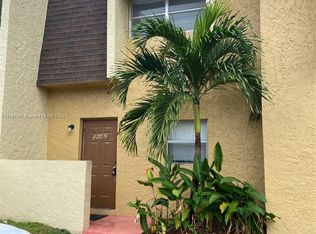 5642 Blueberry Ct #10, Fort Lauderdale, FL 33313
