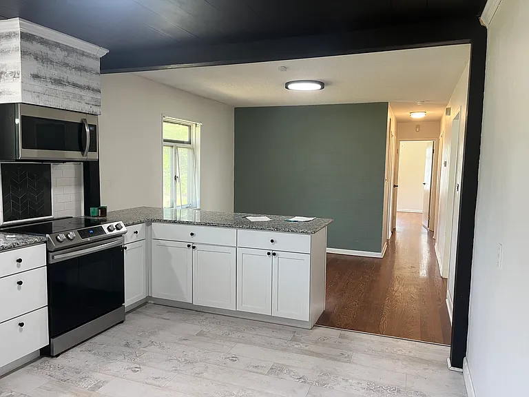 7146 Parallel Pkwy — Photo 4