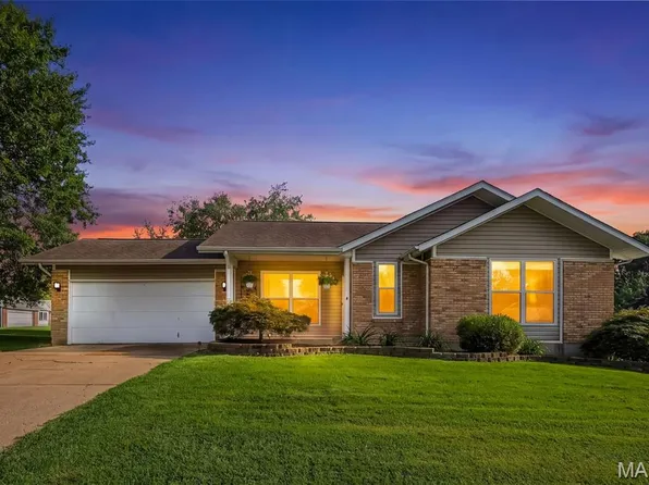 201 Clearwood Ct, Saint Peters, MO 63376