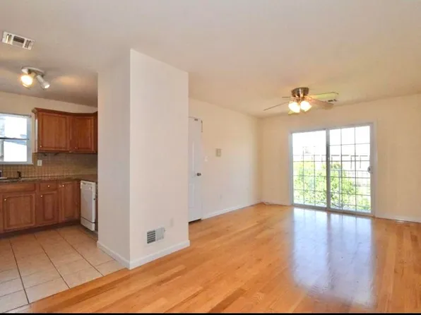 45 Evergreen Street image 3 of 11