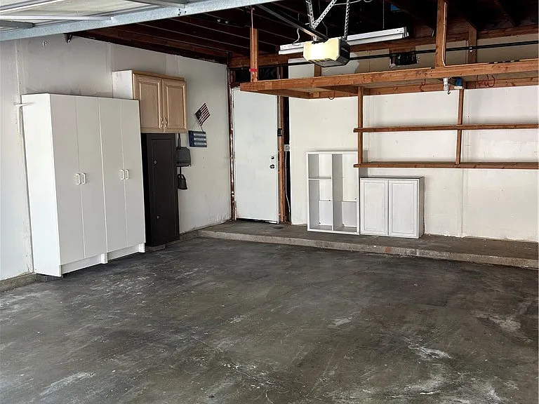 22141 Burbank Blvd #1 — Photo 27