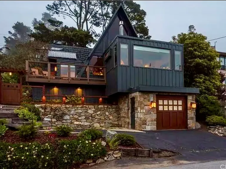 Lovely A-Frame chalet by the Sea