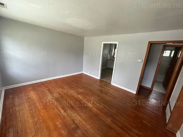 2006 W Irving St, Wichita, KS 67213
