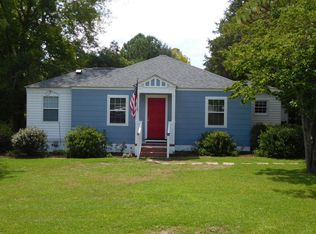 903 Colonial Ave, Aberdeen, NC 28315