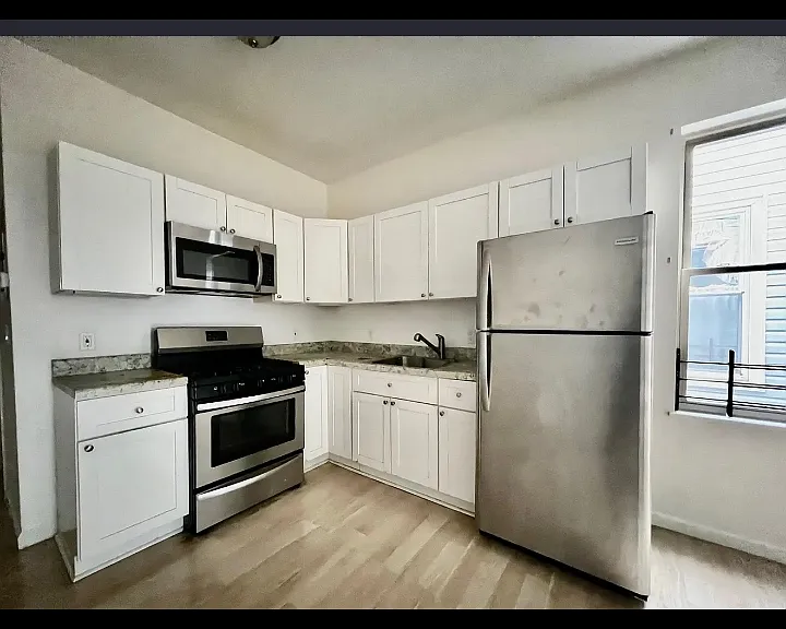 684 Grove St #L3 — Photo 1