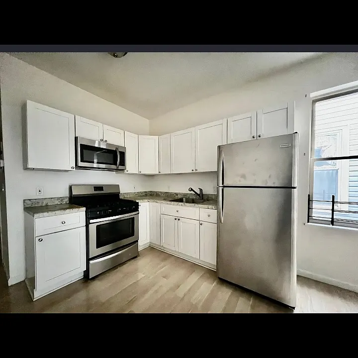 684 Grove St #L3