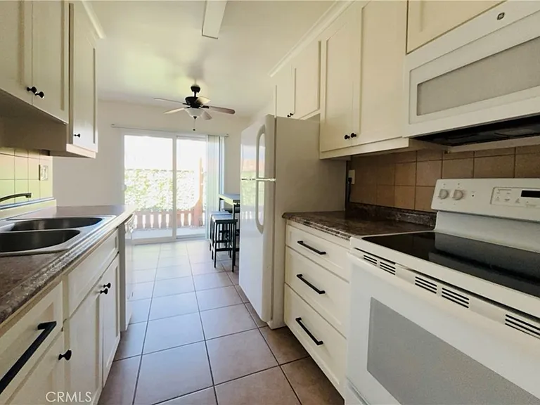 4723 Jackson St — Photo 14