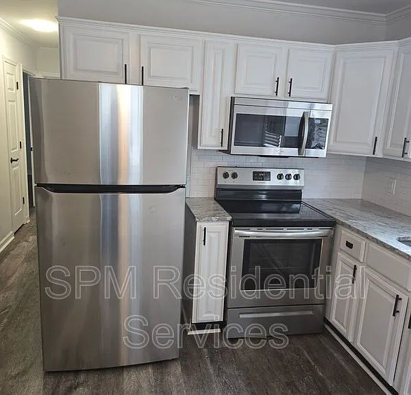 1003 McRae St — Photo 9