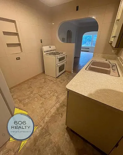 1645 Gunderson Ave, Berwyn! Photo 1