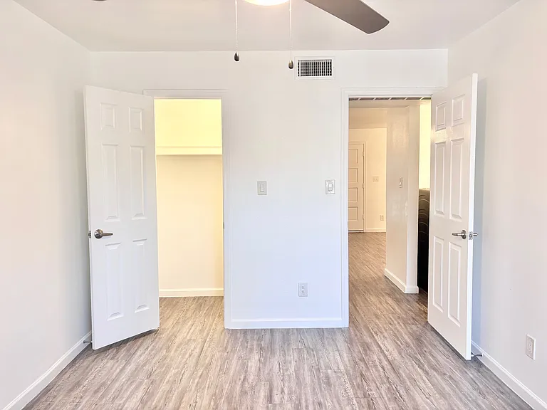 Coronado 137 — Photo 25
