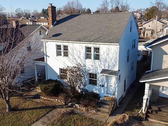 2nd image of 300/302 Everett Ave