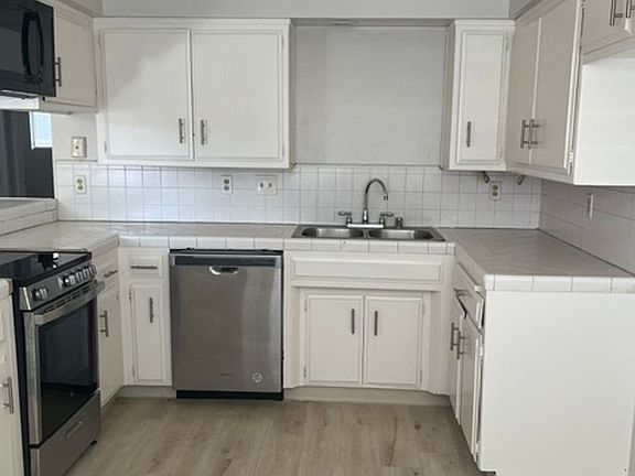 4th image of 6400 Stockdale Hwy #3