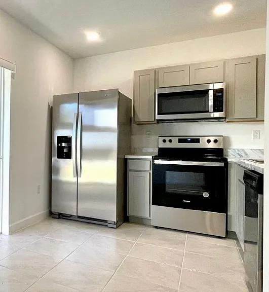 350 NE 5th Pl — Photo 9