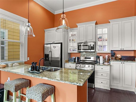 5th image of 2811 Orleans Ave