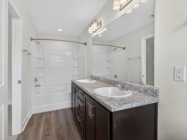 100 Centennial Ct — Photo 11