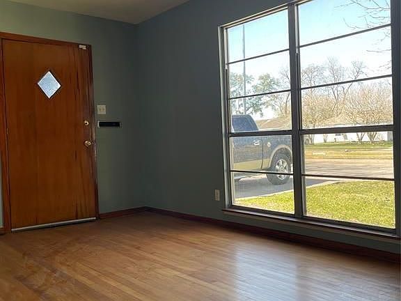 2nd image of 4810 Airport Blvd